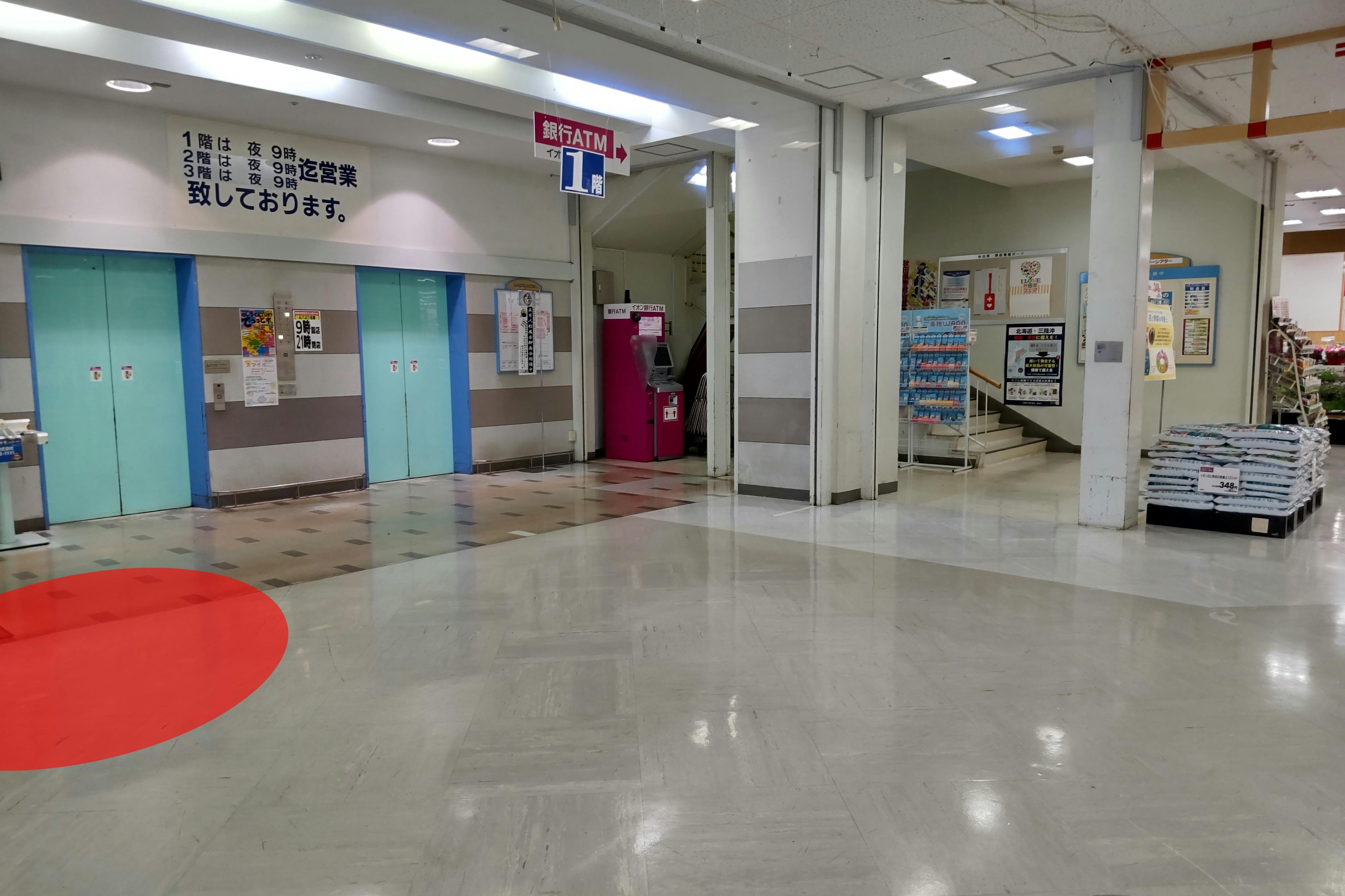 【イオン能代店】プロモーションイベントや各種物販に最適な人通りの多い1階食品売り場入口付近のイベントスペース