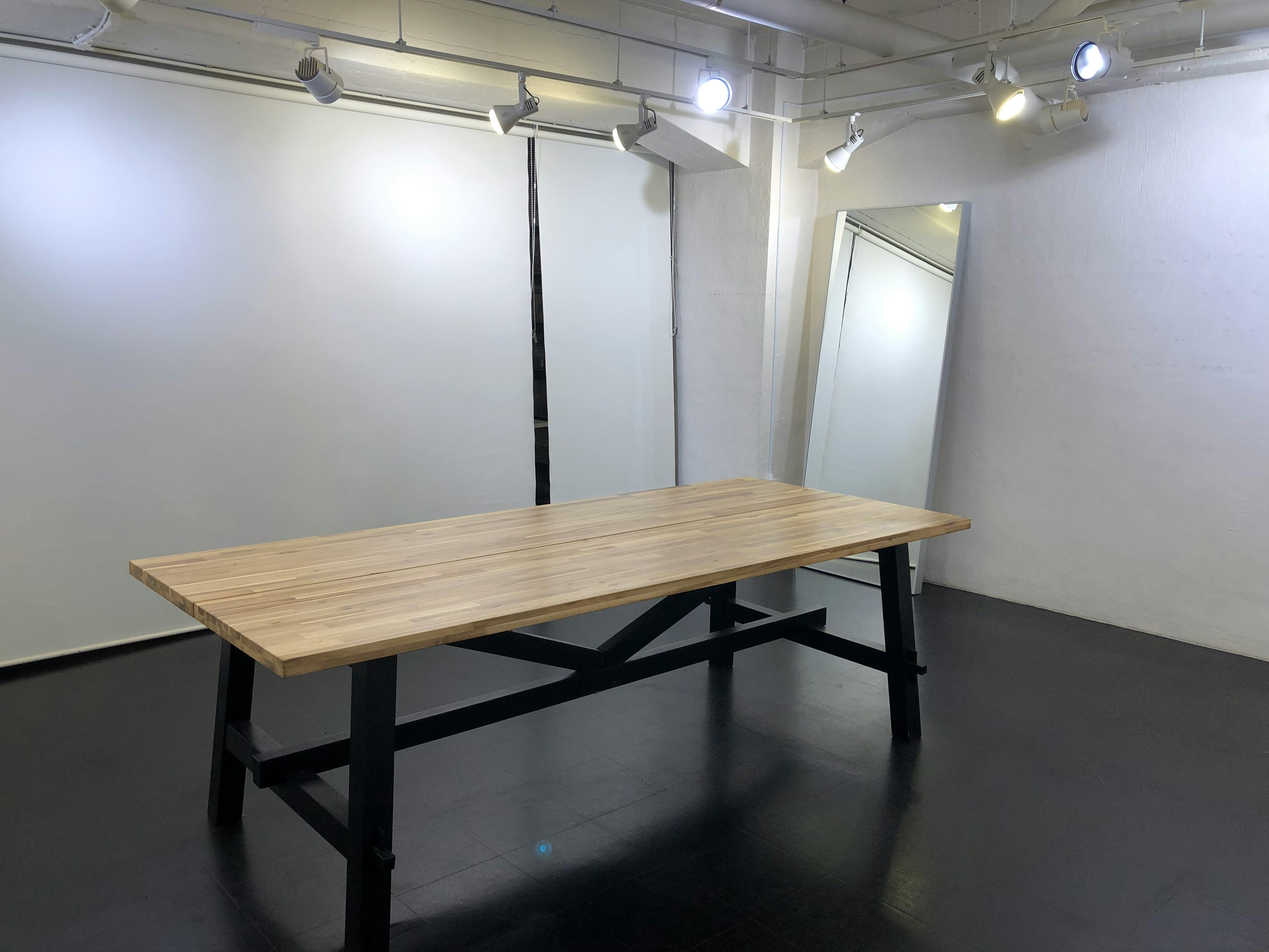 【表参道駅8分】撮影スタジオや展示会などに最適な白を貴重とした天高なレンタルスペース