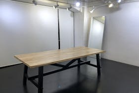 【表参道駅8分】撮影スタジオや展示会などに最適な白を貴重とした天高なレンタルスペース