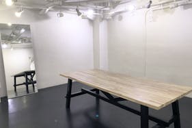 【表参道駅8分】撮影スタジオや展示会などに最適な白を貴重とした天高なレンタルスペース