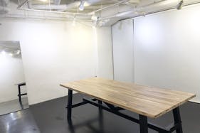 【表参道駅8分】撮影スタジオや展示会などに最適な白を貴重とした天高なレンタルスペース