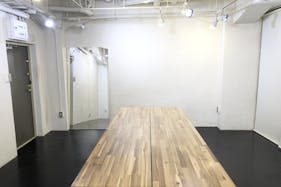【表参道駅8分】撮影スタジオや展示会などに最適な白を貴重とした天高なレンタルスペース
