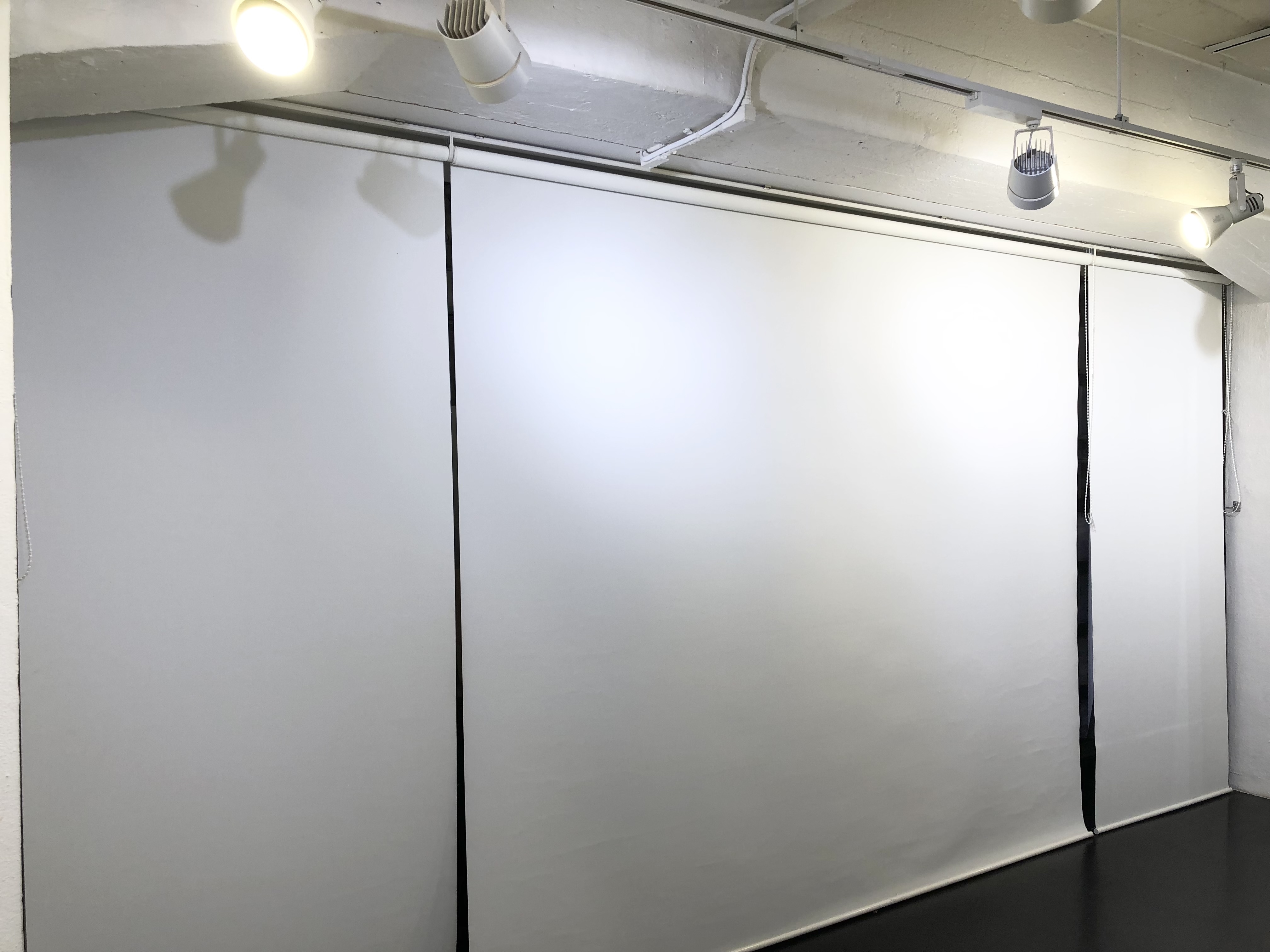 【表参道駅8分】撮影スタジオや展示会などに最適な白を貴重とした天高なレンタルスペース