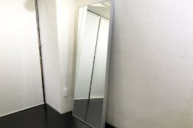 【表参道駅8分】撮影スタジオや展示会などに最適な白を貴重とした天高なレンタルスペース