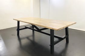 【表参道駅8分】撮影スタジオや展示会などに最適な白を貴重とした天高なレンタルスペース