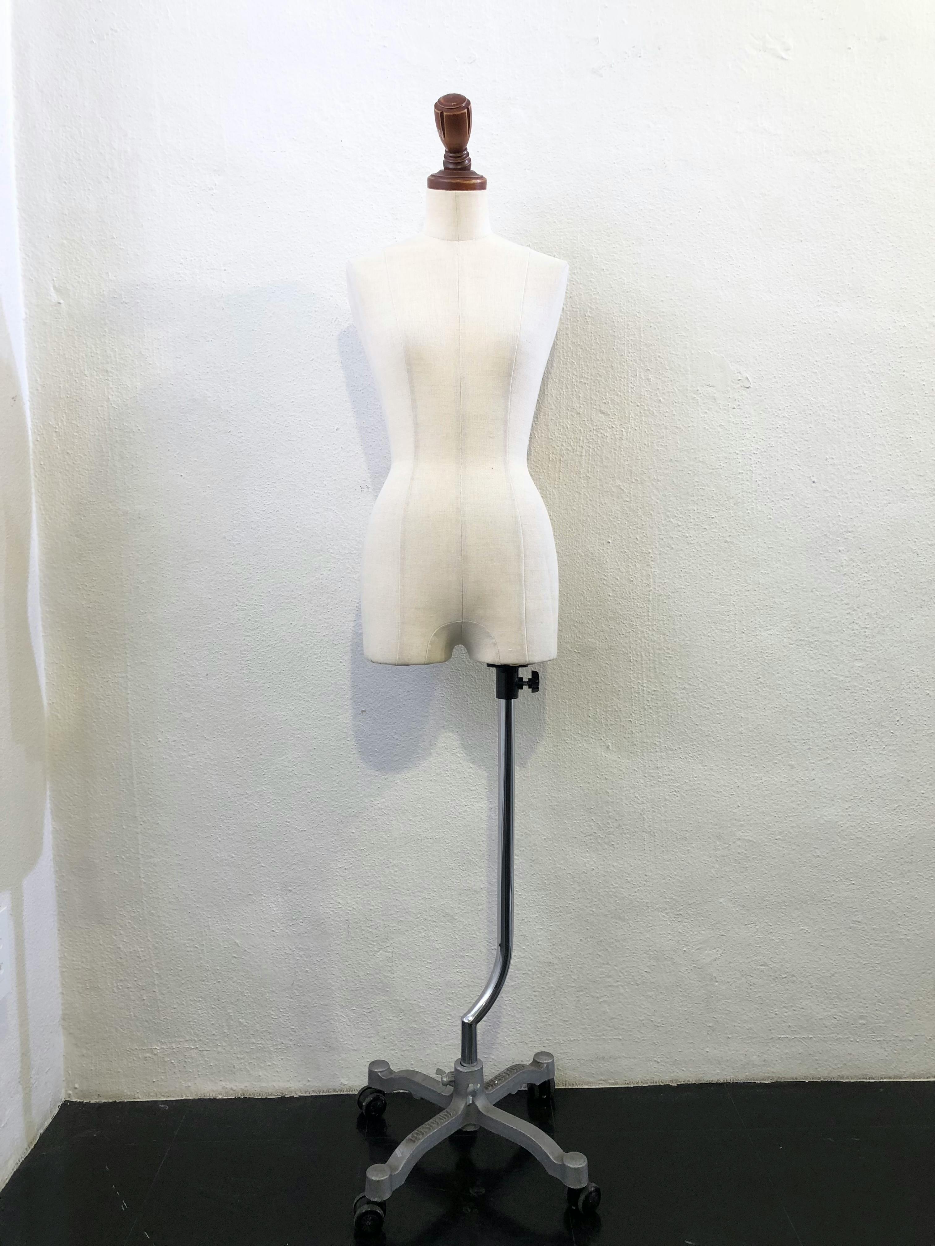 【表参道駅8分】撮影スタジオや展示会などに最適な白を貴重とした天高なレンタルスペース