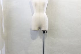 【表参道駅8分】撮影スタジオや展示会などに最適な白を貴重とした天高なレンタルスペース