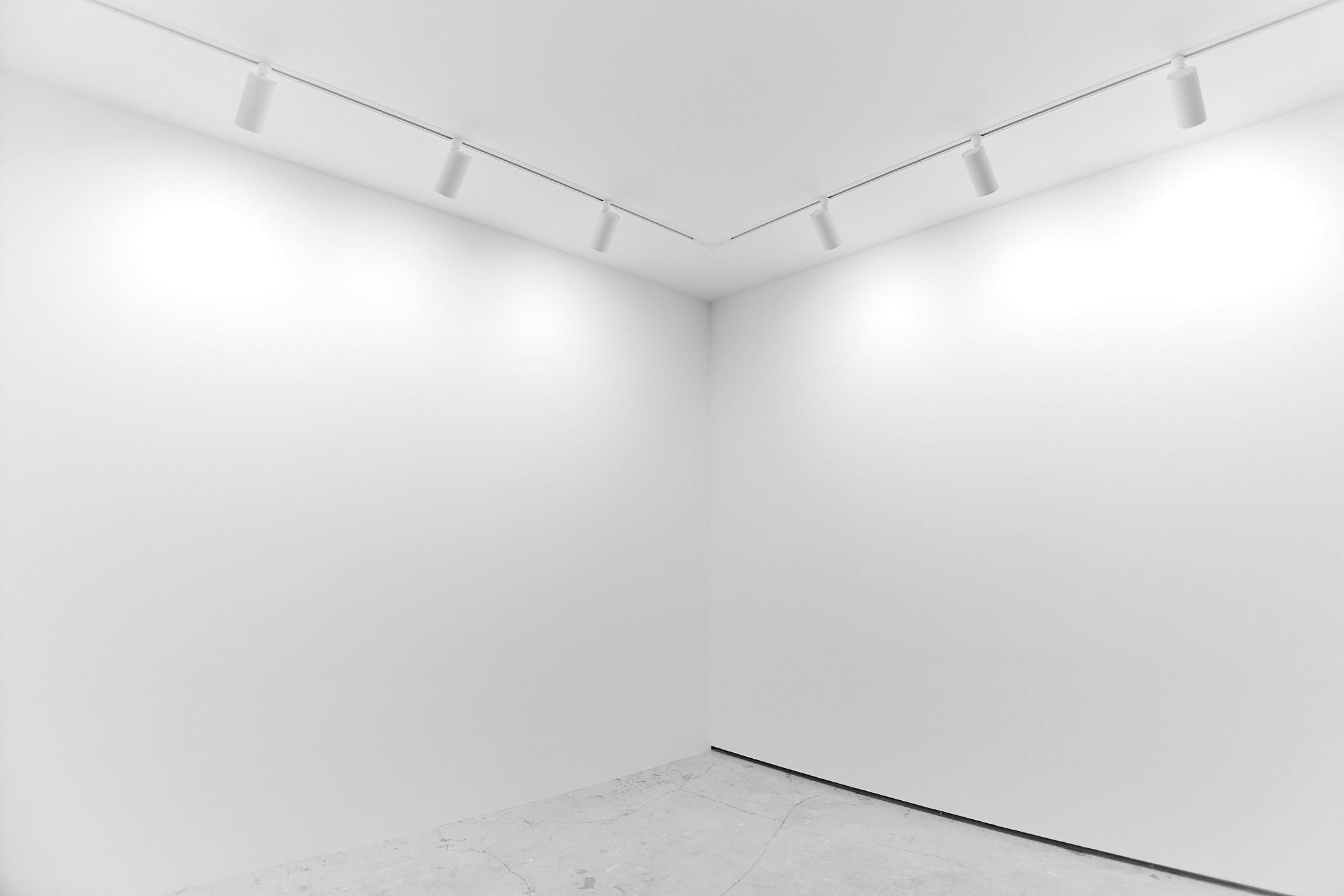 【表参道駅8分 /明治神宮前駅4分】数々の有名な人気ショップが立ち並ぶキャットストリート沿いの路面スペースです。搬入搬出もしやすく「個展」「展示会、ポップアップストア」等に最適