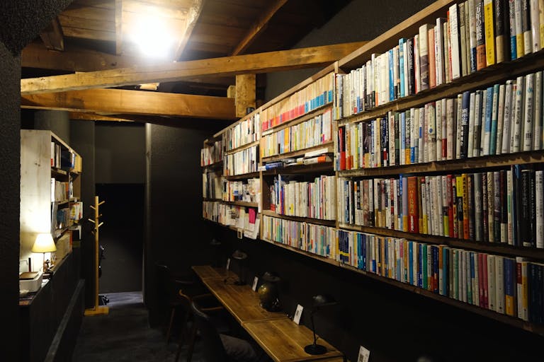 【荻窪駅5分】展示会やポップアップに最適な本が読めるカフェ2階にある隠れ家風イベントスペースの画像4