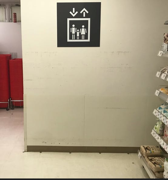 【西友　中河原店】2Fエレベーター横　プロモーション用途や物販、食物販のポップアップストアに最適なスーパー店内催事イベントスペースの画像