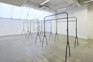 【渋谷駅8分】展示会・ギャラリーに適した白壁・モルタル床・自然光が入るホワイトスタジオ