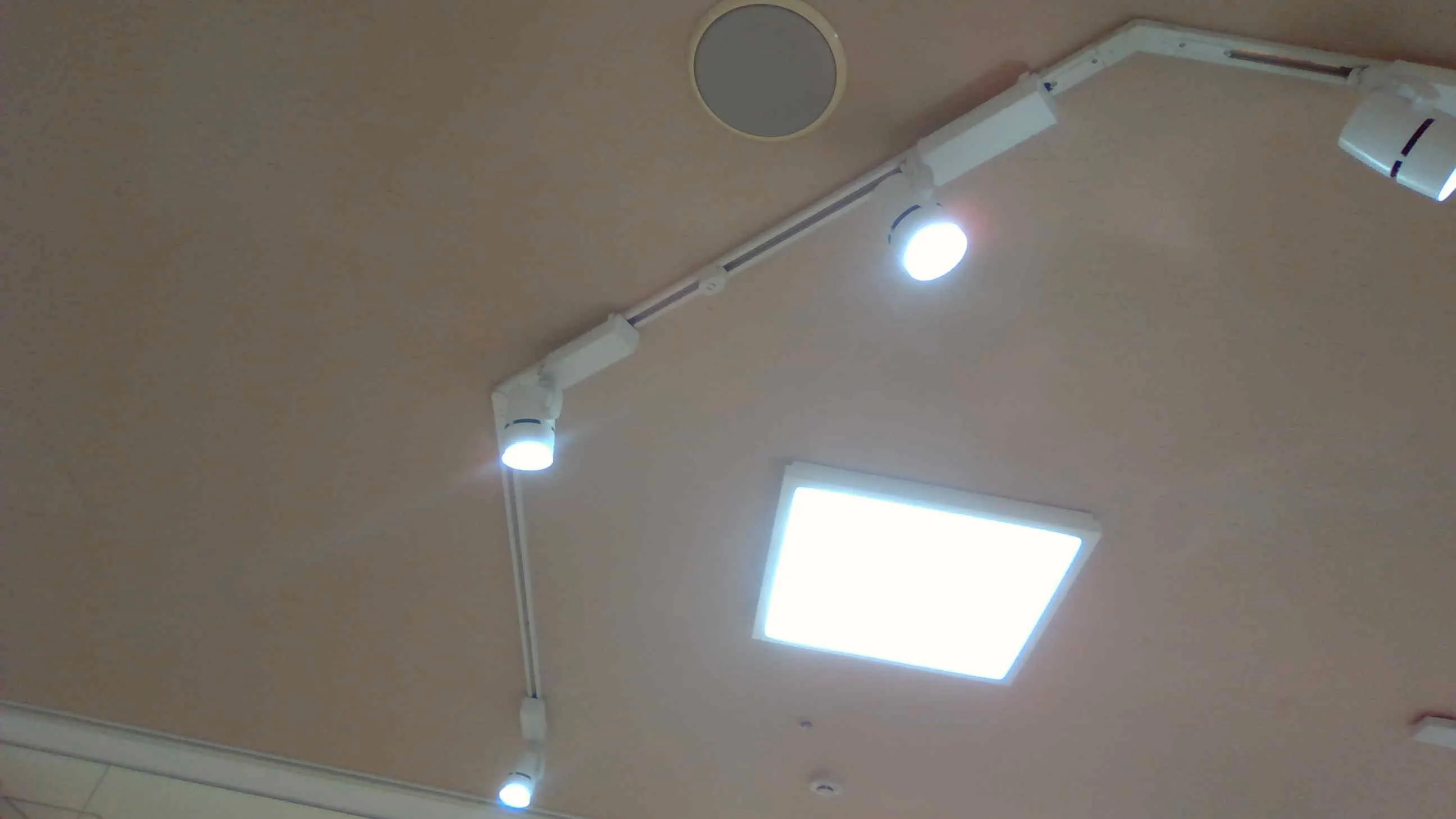 【天満屋ハピータウン玉野店】フリースペース(向かって左) 各種プロモーション、会員獲得イベントに最適な屋内催事イベントスペース