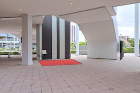 【イオンレイクタウンアウトレット】1st Ave.1F(エスカレーター裏)