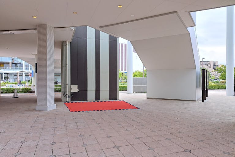 【イオンレイクタウンアウトレット】1st Ave.1F(エスカレーター裏)の画像1