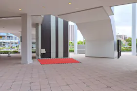 【イオンレイクタウンアウトレット】1st Ave.1F(エスカレーター裏)