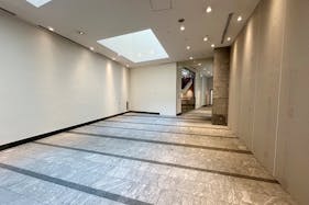 【カレッタ汐留】招待制の展示会やワークショップ等に最適な複合施設内2階にあるスペース