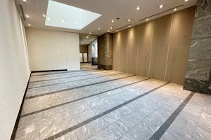 【カレッタ汐留】招待制の展示会やワークショップ等に最適な複合施設内2階にあるスペース