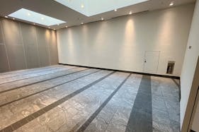 【カレッタ汐留】招待制の展示会やワークショップ等に最適な複合施設内2階にあるスペース