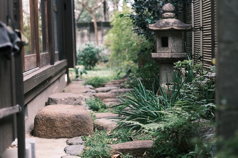 ãäžåæ²¢é§
10åãæ®åœ±ããããã¢ããã«é©ããç¯60幎ã»ã©ã®ã¬ãããªæ¥æ¬å®¶å±ã¹ããŒã¹ã®ç»å3