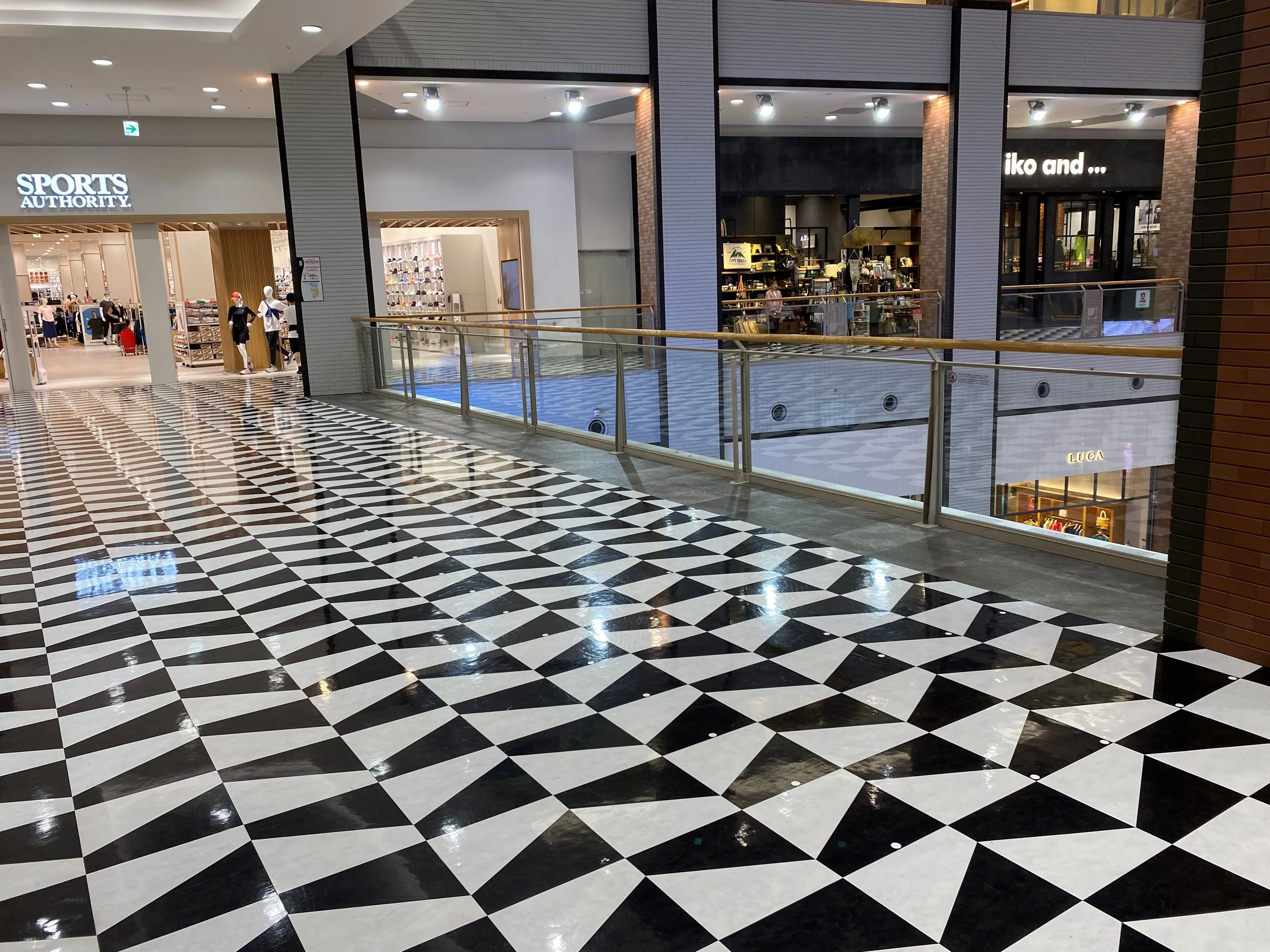 【イオンモール広島府中】2階　スカイブリッジA