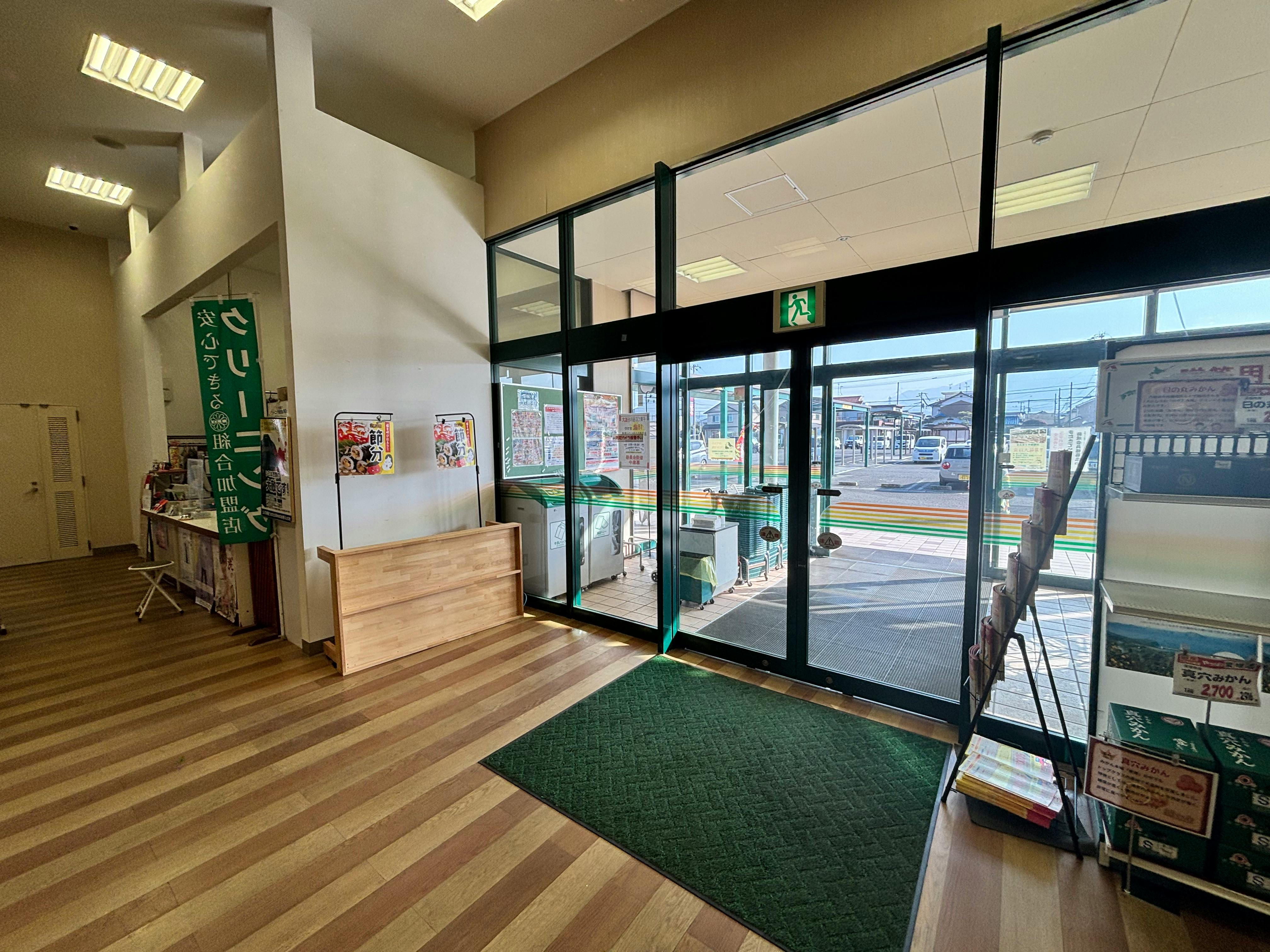 【Aコープハトマート北条店】食物販や販促イベントに最適なメインエントランス入ってすぐの店内スペース