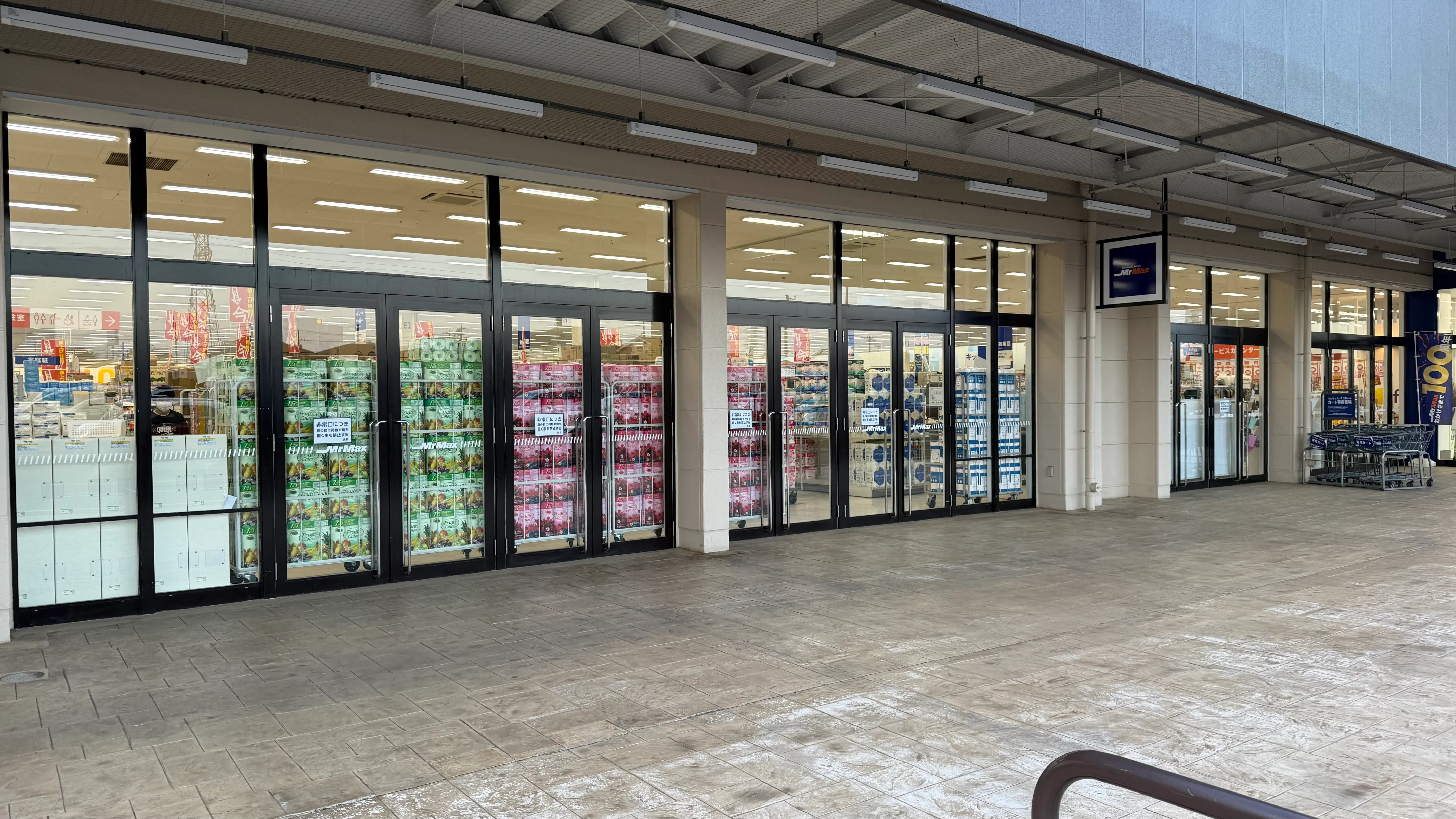 【ミスターマックス おゆみ野店】ミスターマックス側モール下 販促プロモーションや物販用途に最適な総合ディスカウントストアの催事イベントスペース