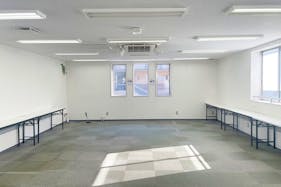 【鷺沼駅1分】アート系の展示会やアパレルの展示販売会に最適な白基調で彩光が魅力のアートギャラリースペース