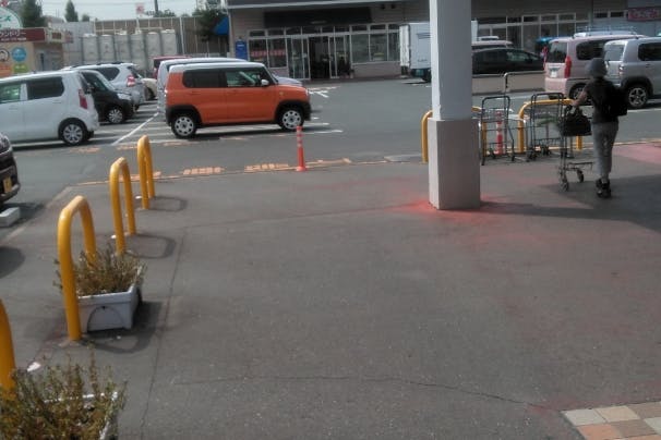 【イオンタウン豊橋橋良】キッチンカー等の移動販売に最適な施設出入口付近にある視認性の高い屋外スペース