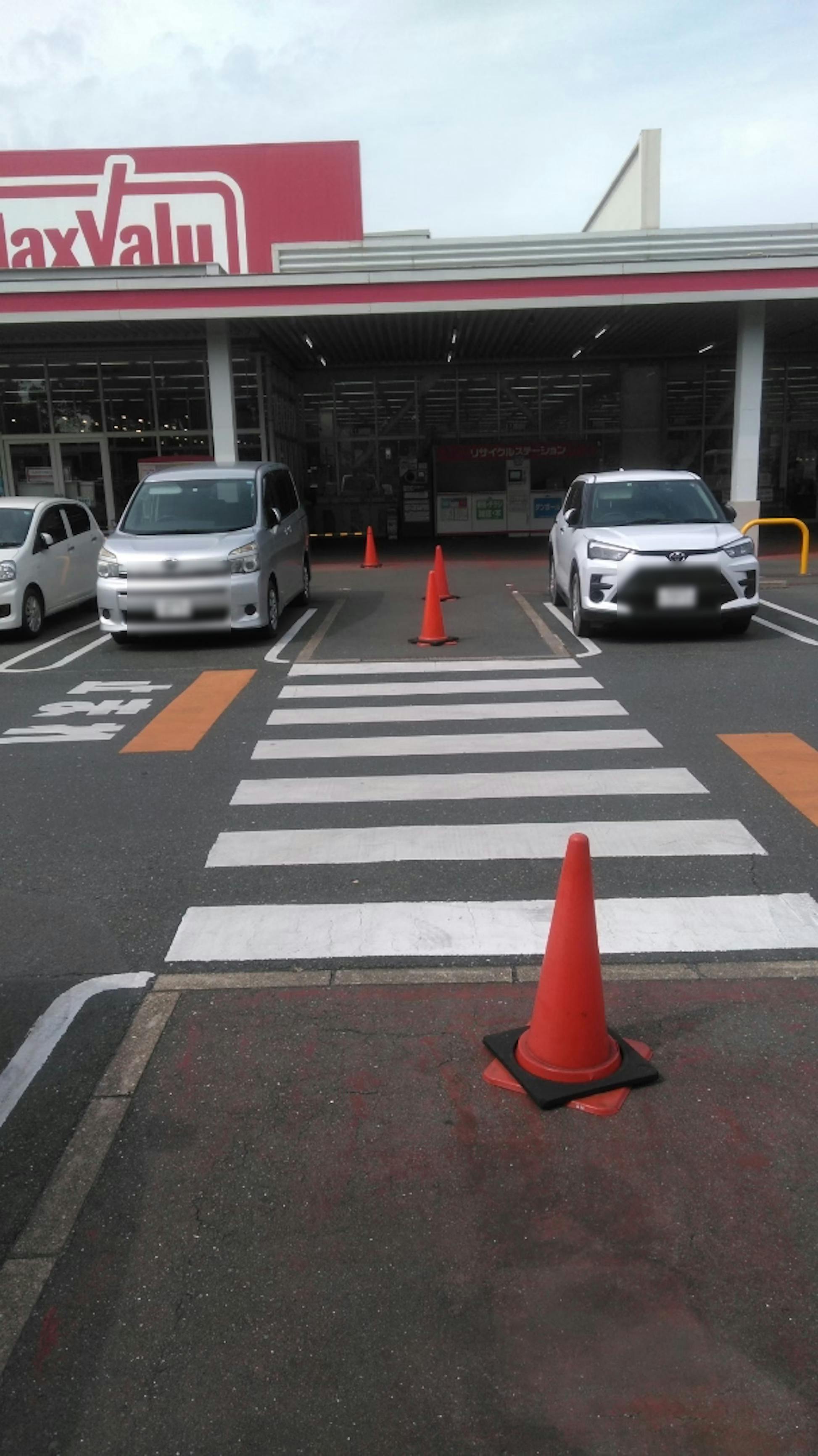 【イオンタウン豊橋橋良】キッチンカー等の移動販売に最適な施設出入口付近にある視認性の高い屋外スペース