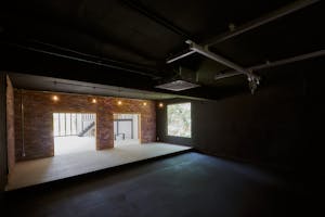 【沖縄県宮古島エリア】各種ポップアップや招待制の展示会に最適なナチュラルモダンな雰囲気が特徴的な路面スペース