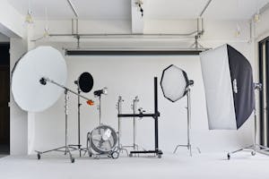 【沖縄県宮古島エリア】各種ポップアップや招待制の展示会に最適なナチュラルモダンな雰囲気が特徴的な路面スペース