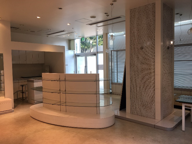 展示棚など完備されておりすぐに利用可能です。