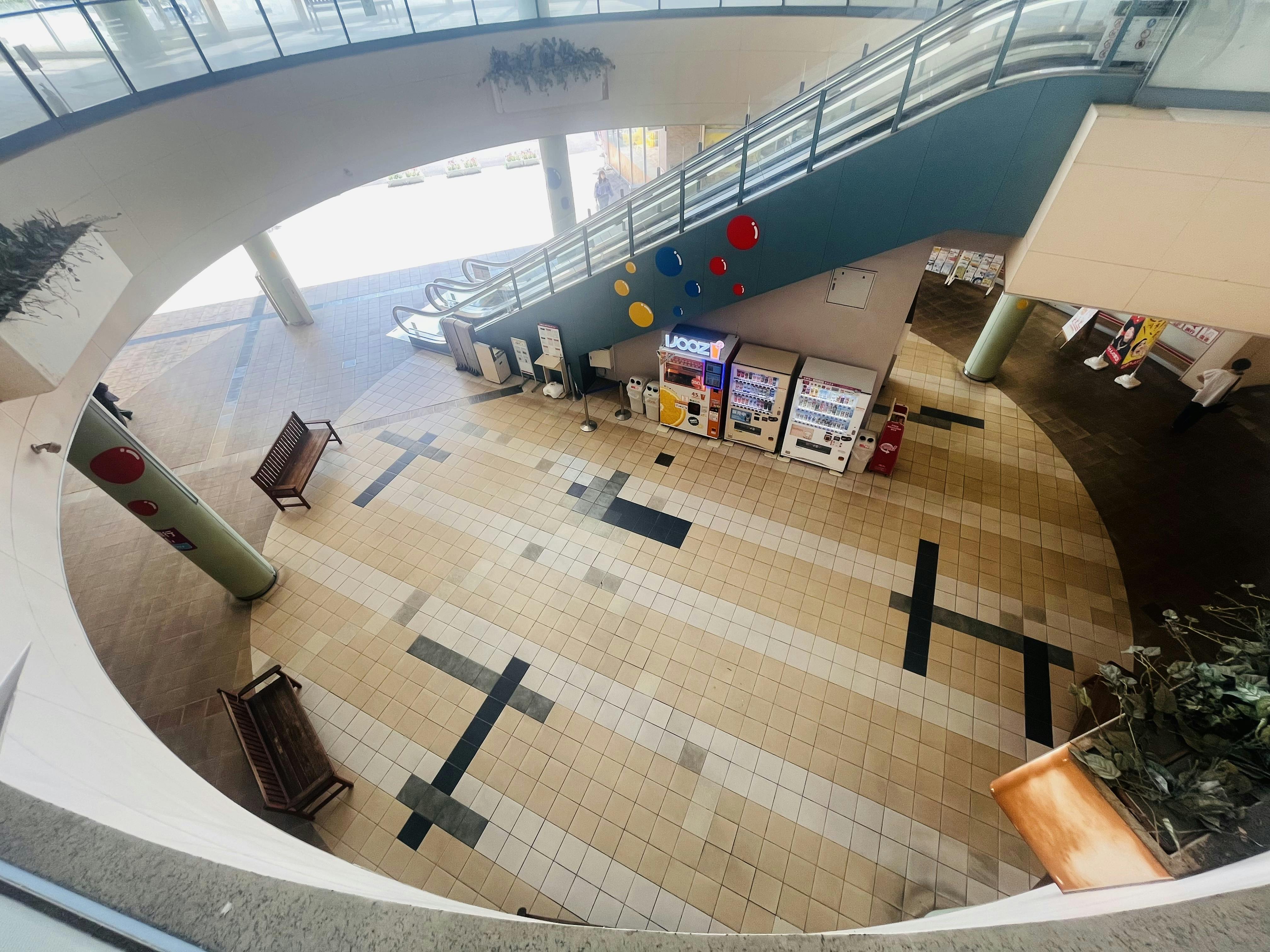 【イオンタウン鈴鹿】ポップアップストアやワークショップ、PR活動に最適な1階ユニクロ前広場のイベントスペースの画像