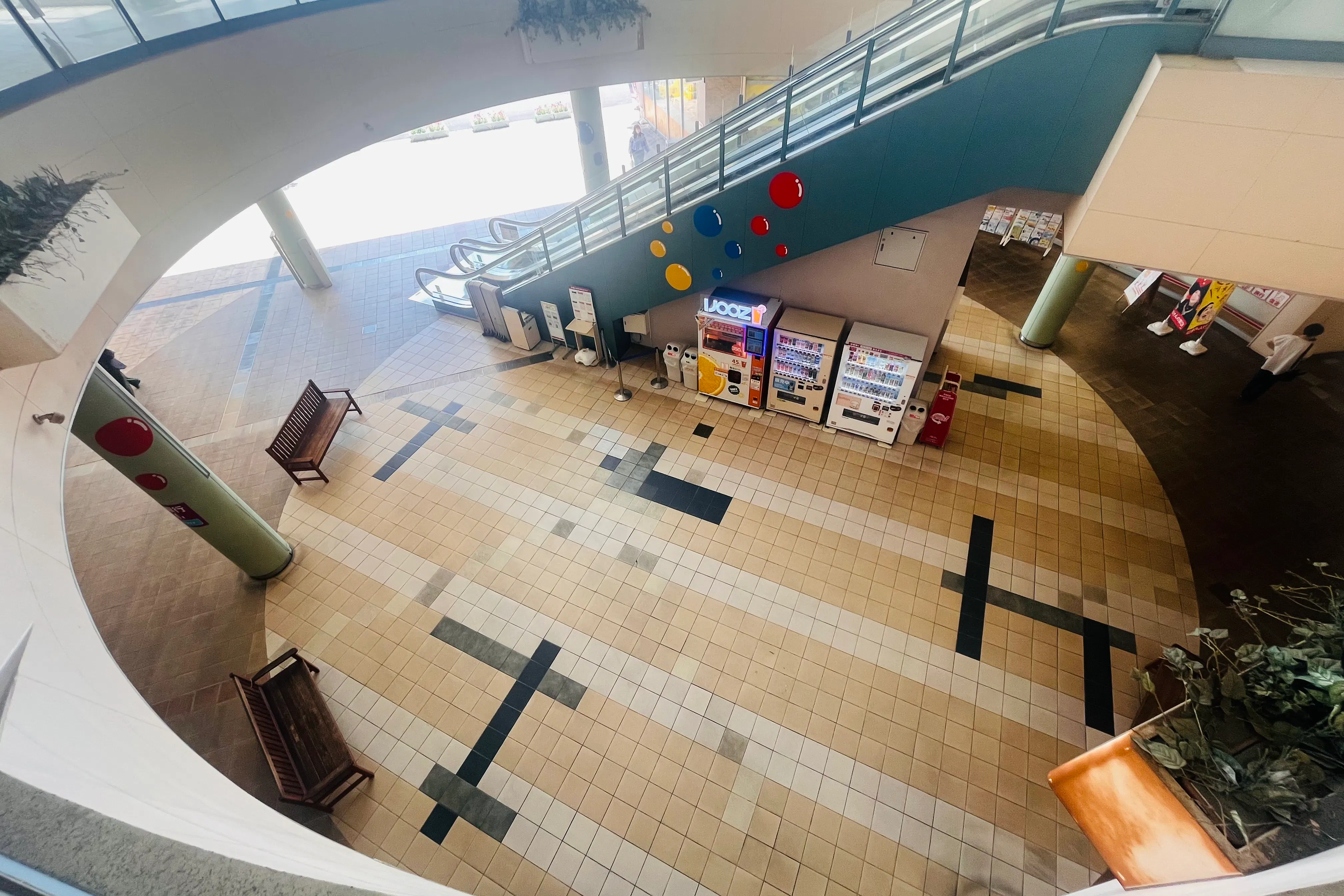 【イオンタウン鈴鹿】ポップアップストアやワークショップ、PR活動に最適な1階ユニクロ前広場のイベントスペース