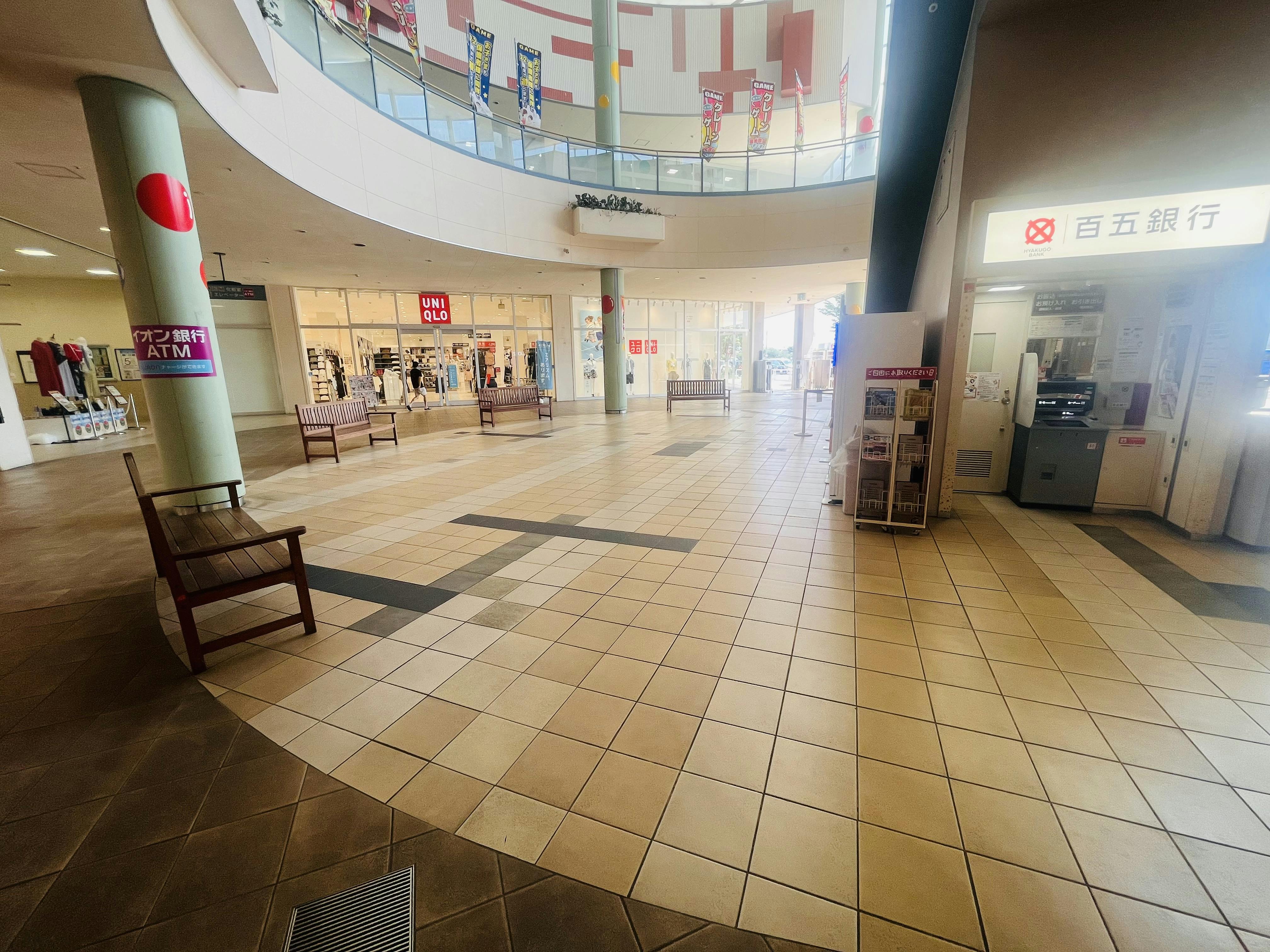 【イオンタウン鈴鹿】ポップアップストアやワークショップ、PR活動に最適な1階ユニクロ前広場のイベントスペースの画像