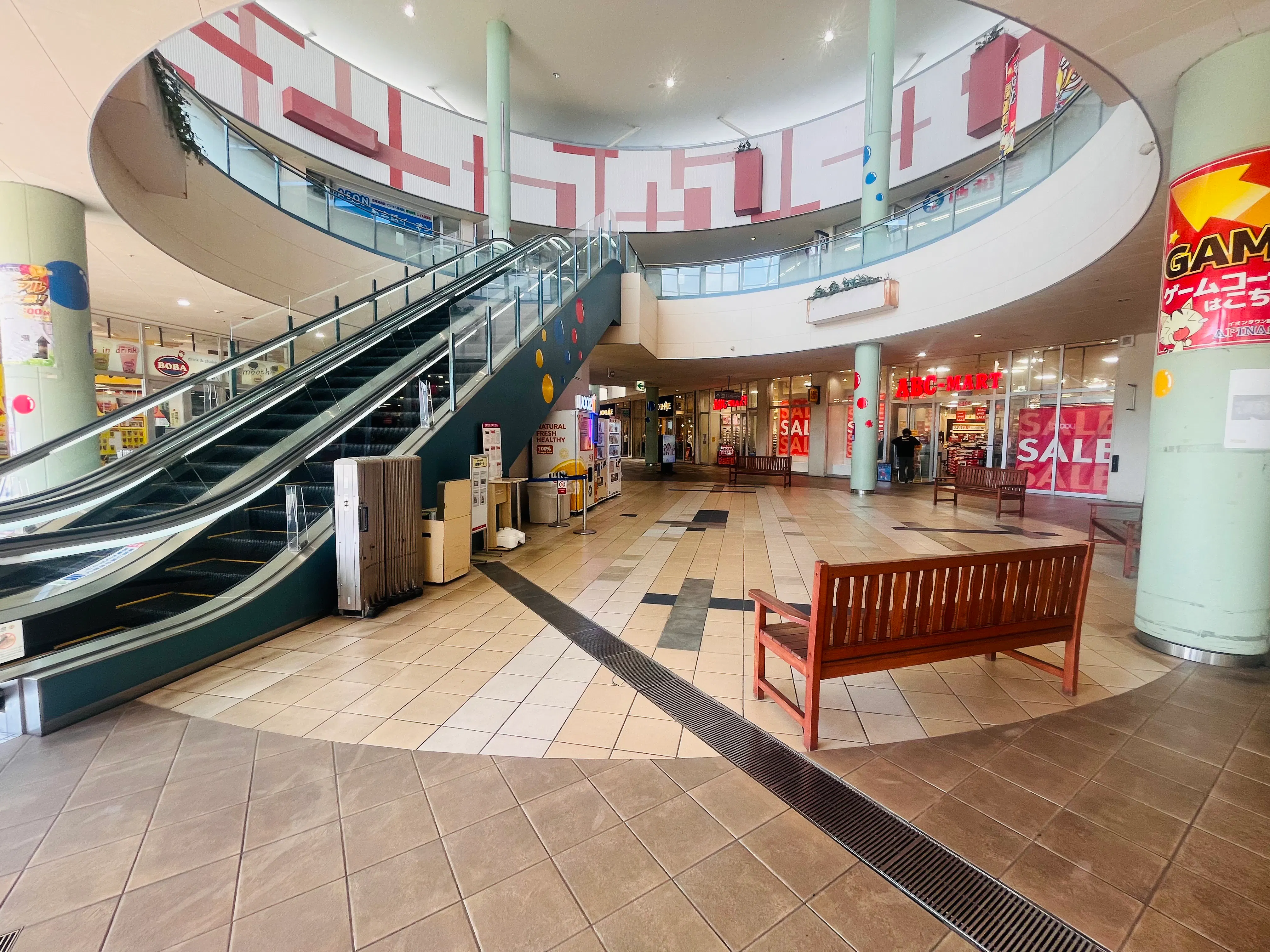 【イオンタウン鈴鹿】ポップアップストアやワークショップ、PR活動に最適な1階ユニクロ前広場のイベントスペース