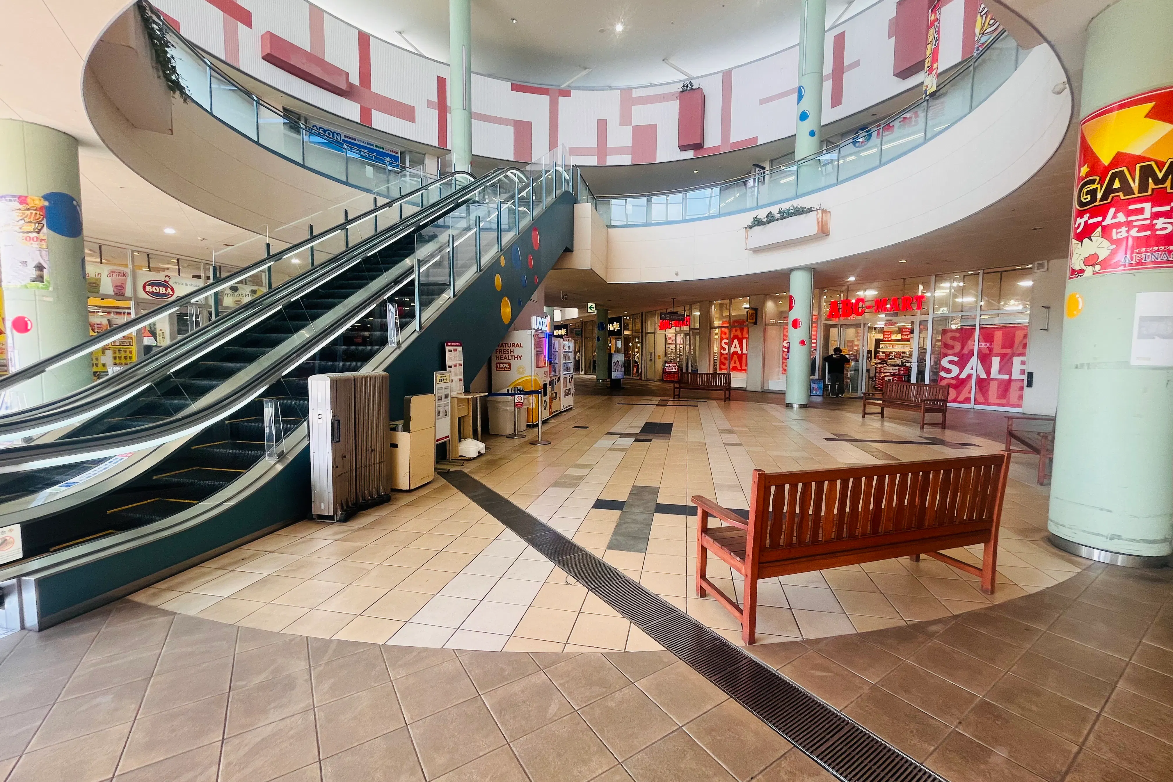 【イオンタウン鈴鹿】ポップアップストアやワークショップ、PR活動に最適な1階ユニクロ前広場のイベントスペース