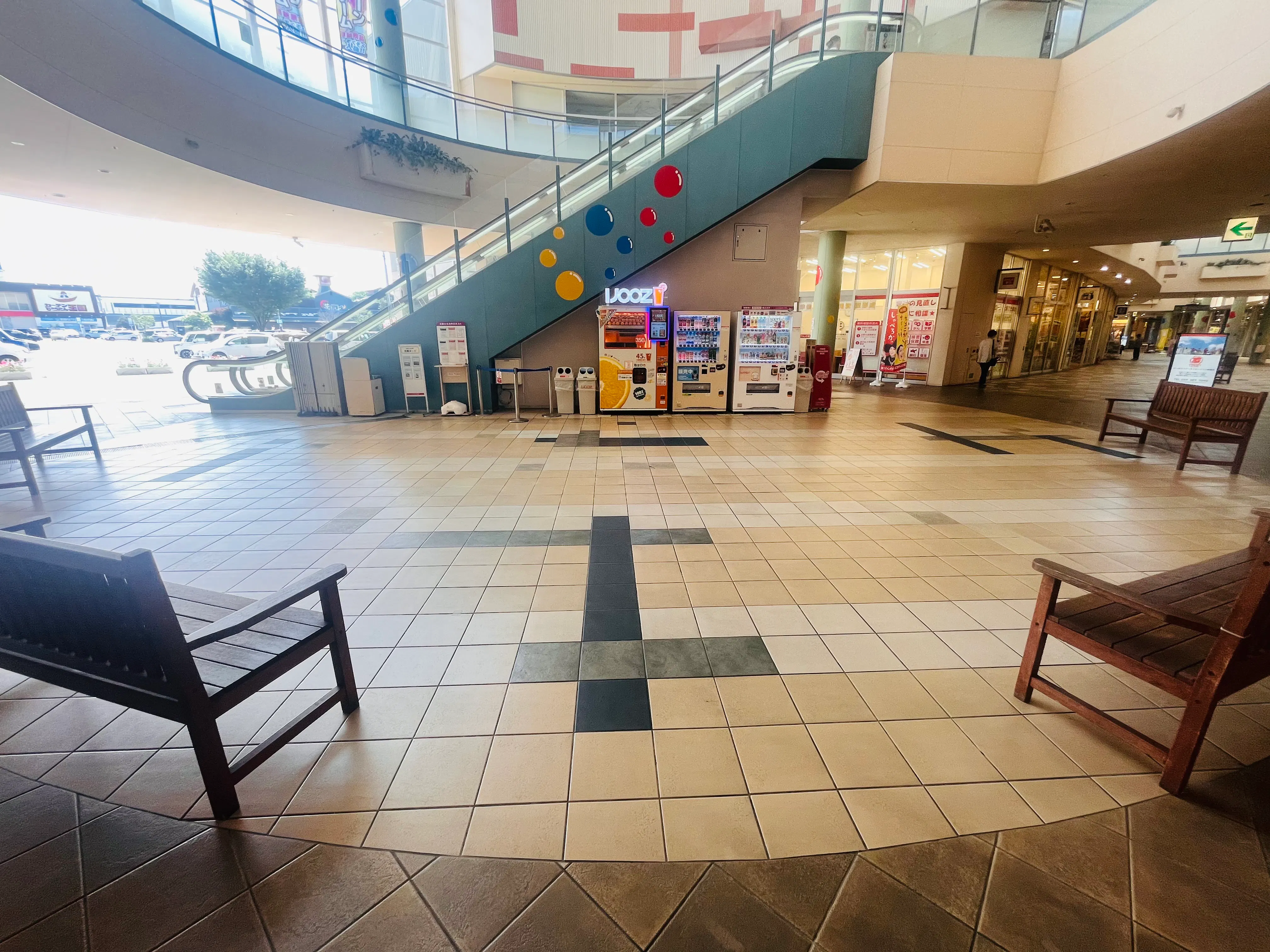 【イオンタウン鈴鹿】ポップアップストアやワークショップ、PR活動に最適な1階ユニクロ前広場のイベントスペース