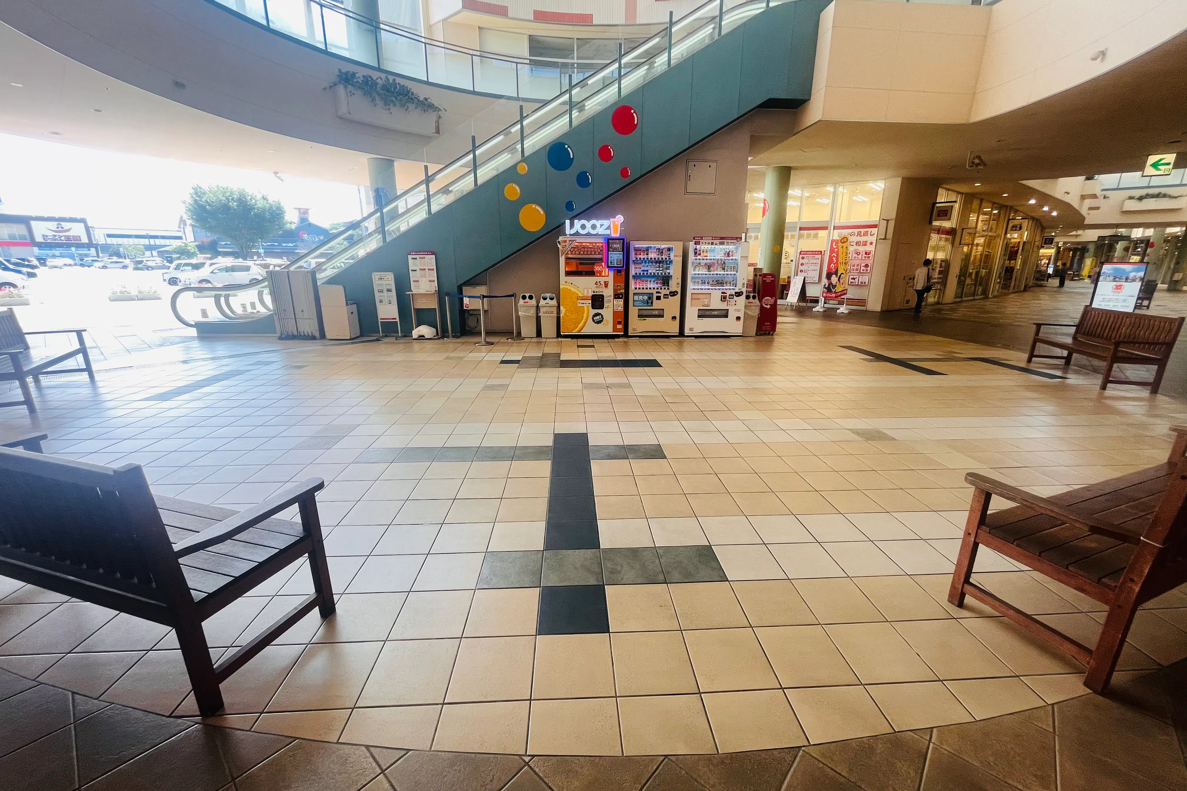 【イオンタウン鈴鹿】ポップアップストアやワークショップ、PR活動に最適な1階ユニクロ前広場のイベントスペース