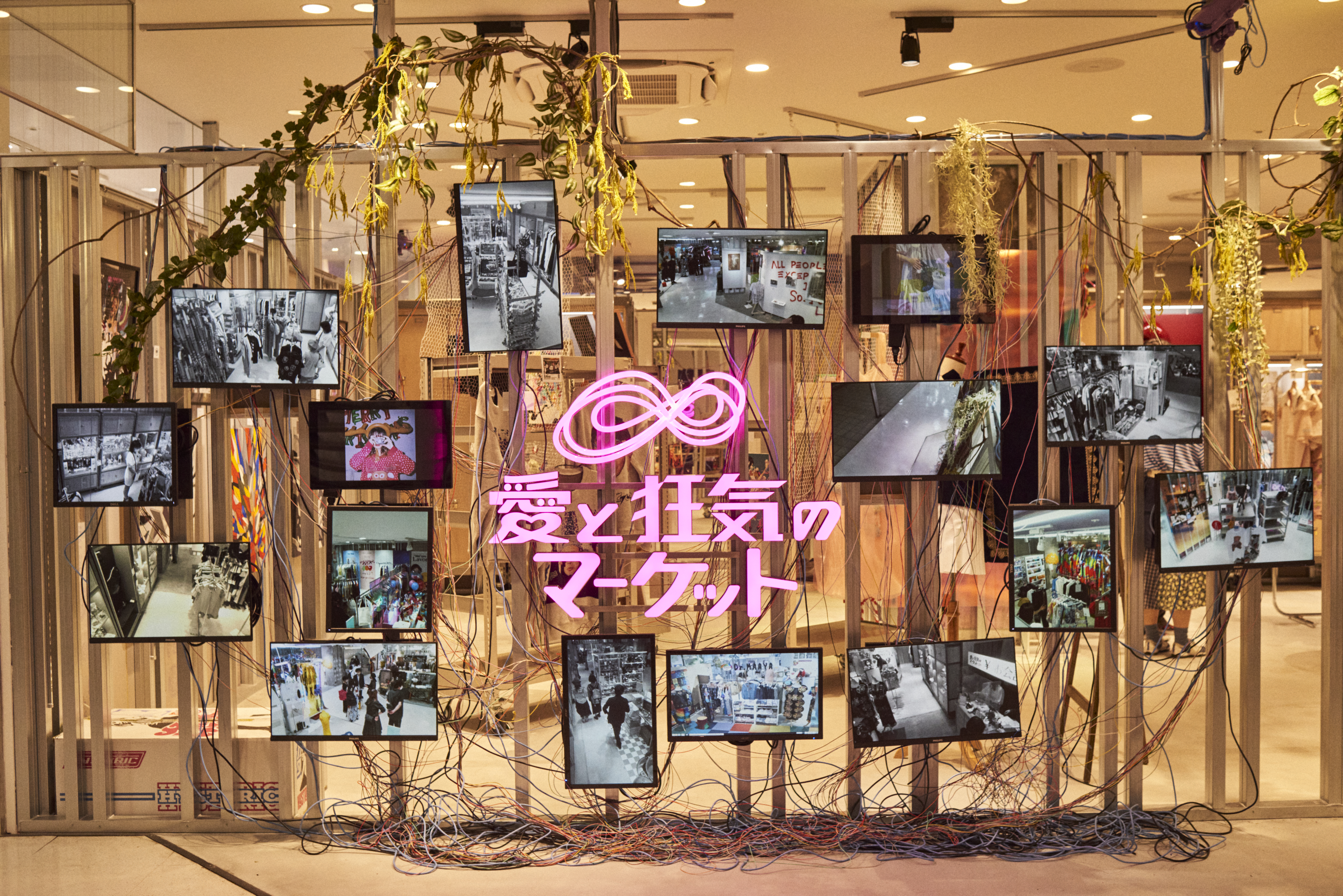 【ラフォーレ原宿／明治神宮前駅1分】愛と狂気のマーケット アート展示や商品PR、ポップアップストアに最適、販売スタッフ不要な貸しスペース(ボックス小)