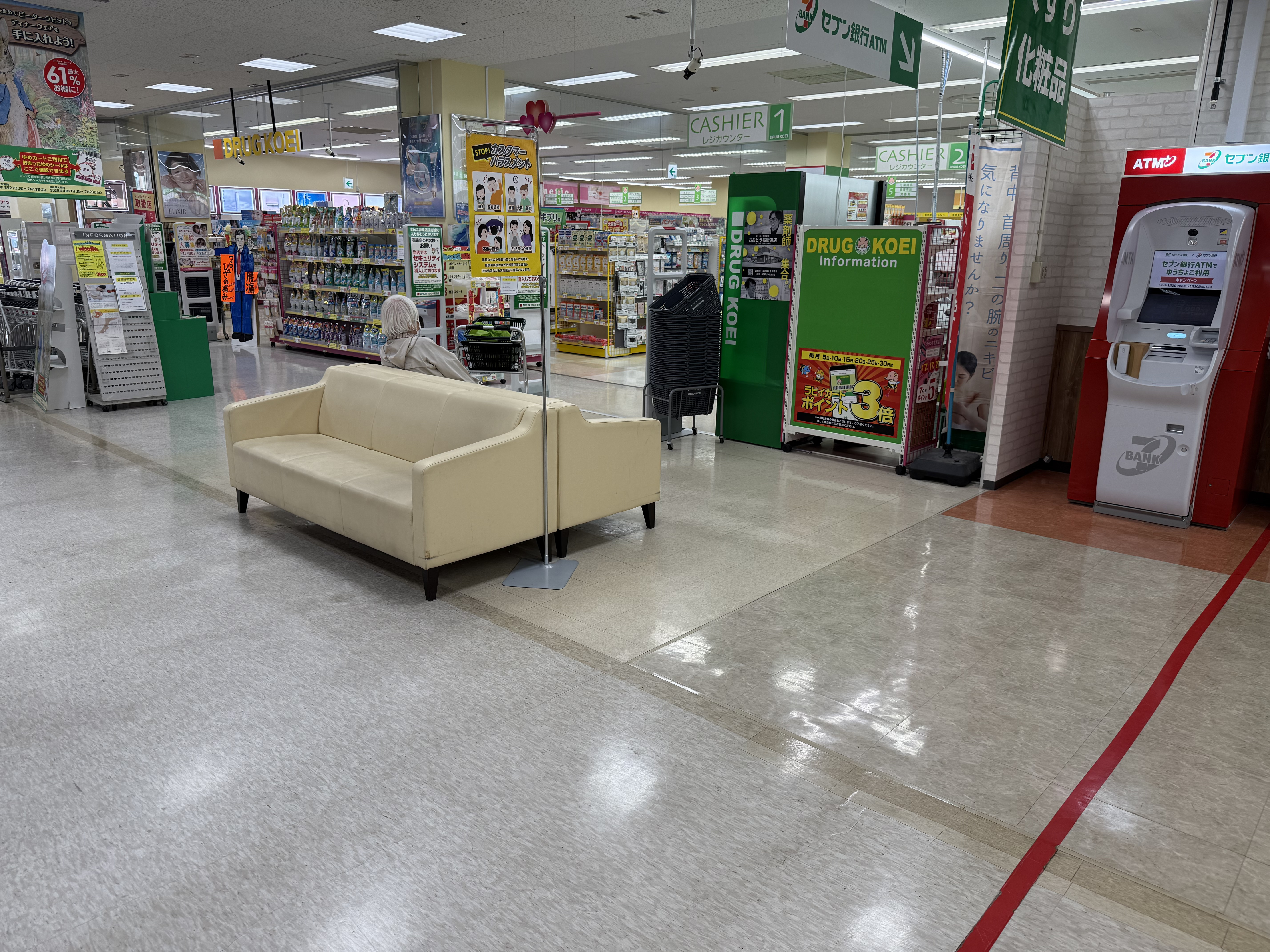 【ゆめマート 頓野】店内中央　販促プロモーションや物販のポップアップストアにおすすめな催事イベントスペース