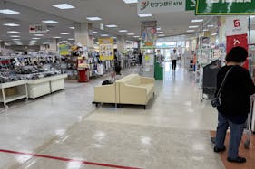 【ゆめマート 頓野】店内中央 販促プロモーションや物販のポップアップストアにおすすめな催事イベントスペース