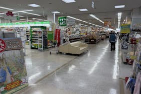 【ゆめマート 頓野】店内中央 販促プロモーションや物販のポップアップストアにおすすめな催事イベントスペース