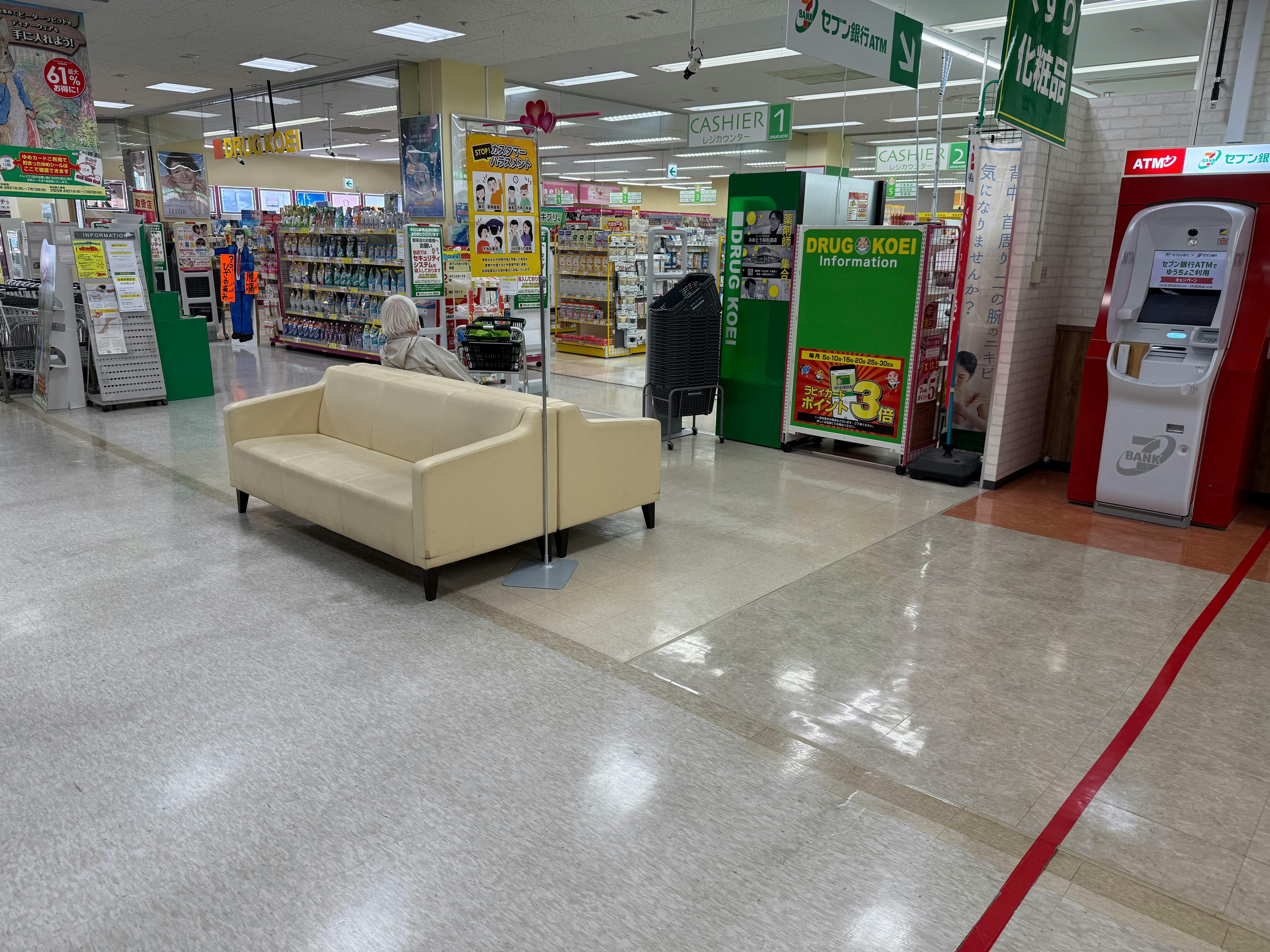 【ゆめマート 頓野】店内中央　販促プロモーションや物販のポップアップストアにおすすめな催事イベントスペース