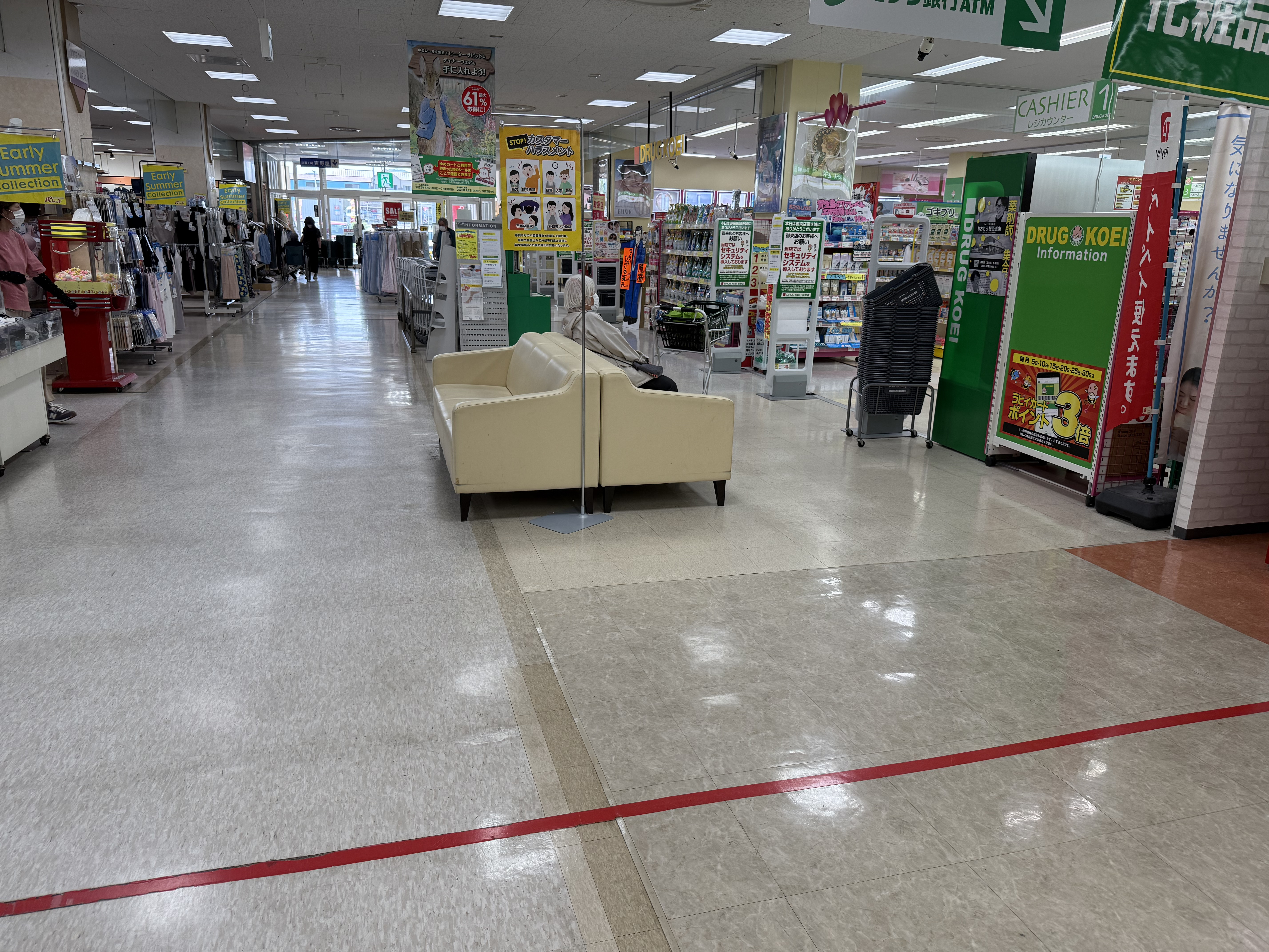 【ゆめマート 頓野】店内中央　販促プロモーションや物販のポップアップストアにおすすめな催事イベントスペース