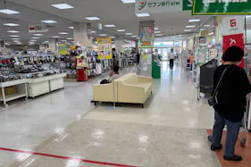 【ゆめマート 頓野】店内中央 販促プロモーションや物販のポップアップストアにおすすめな催事イベントスペース