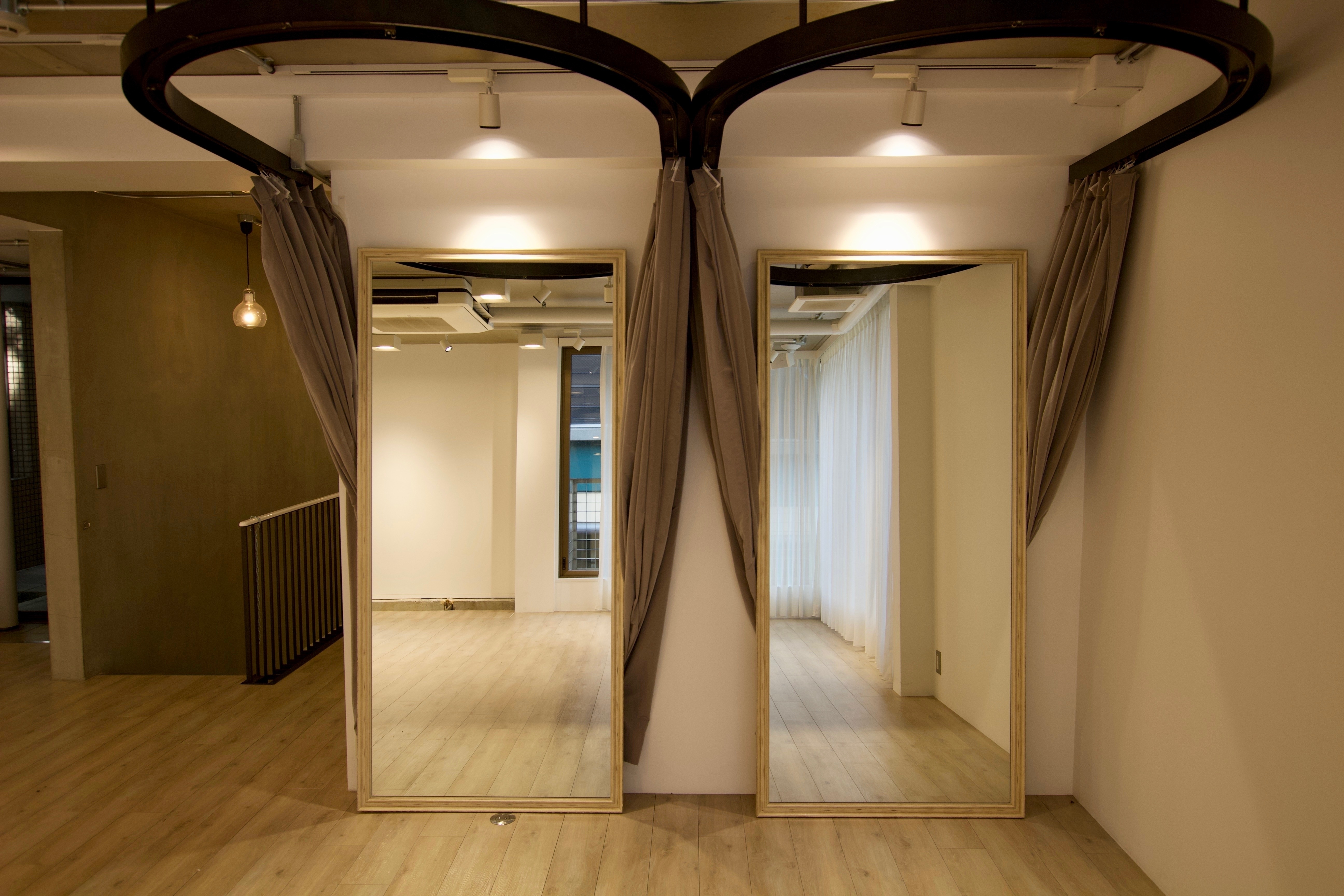 【表参道駅5分】アパレルの展示会やポップアップストアに適した2つの空間のあるスペース(2F)