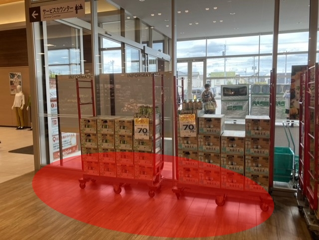 【ベイシア Foods Park 阿見店】各種プロモーションや食物販に最適な入り口ガラス面催事イベントスペース