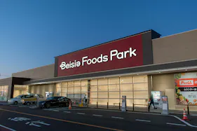 【ベイシア Foods Park 阿見店】各種プロモーションや食物販に最適な入り口ガラス面催事イベントスペース