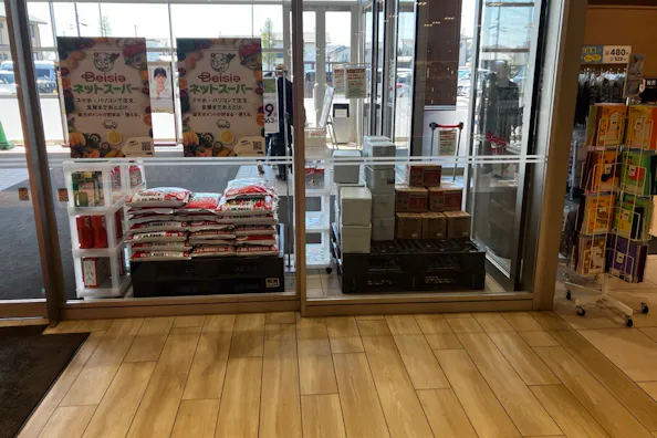 【ベイシア Foods Park 阿見店】各種プロモーションや食物販に最適な入り口ガラス面催事イベントスペース